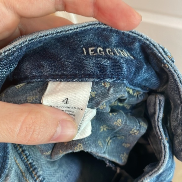 American Eagle Ripped Jeggings in Size 4 - Picture 4 of 4